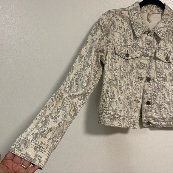 Free People Jacket Women’s Size Small Petite Animal Print Jean Jacket - Picture 6 of 16